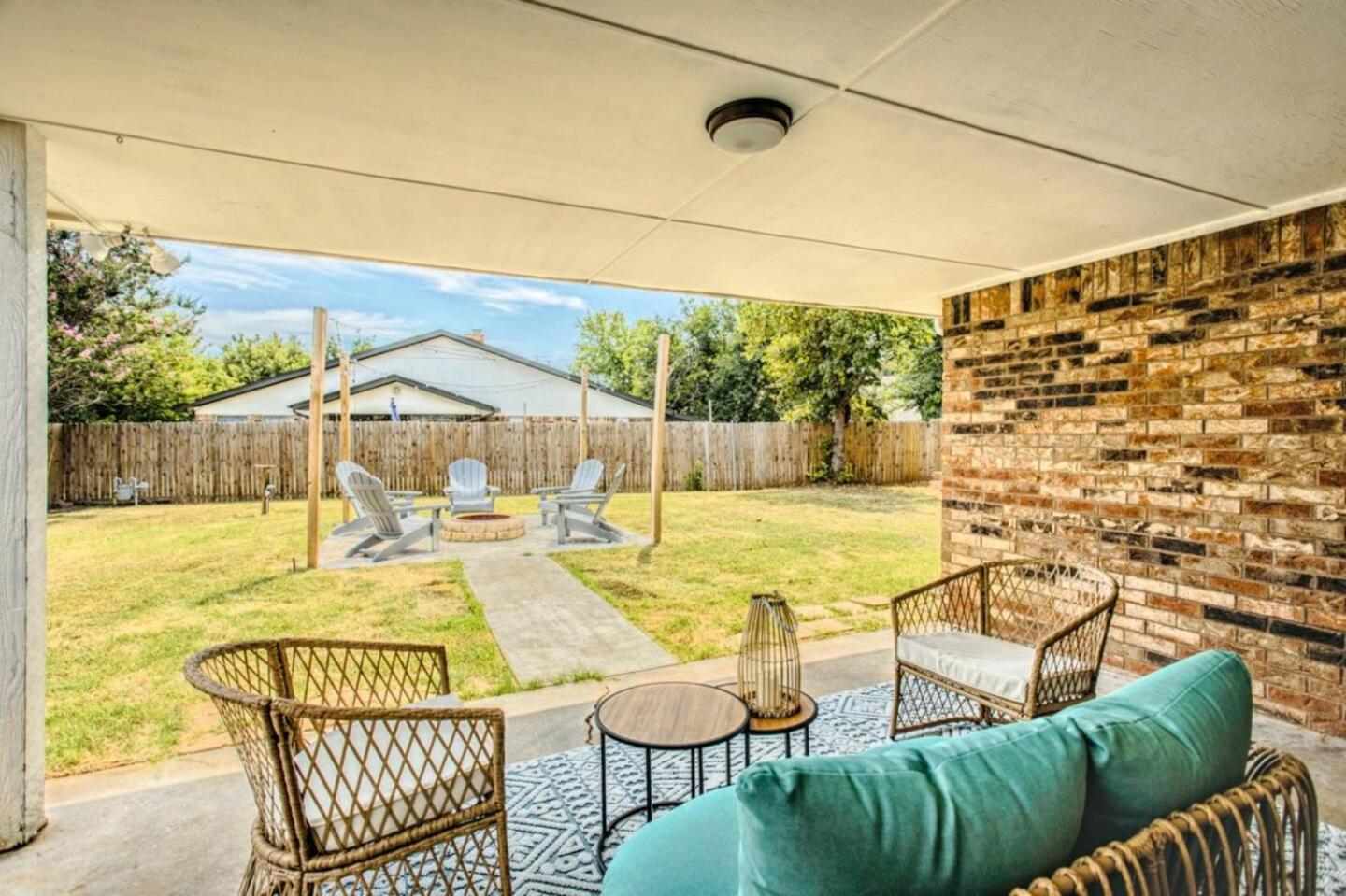 New Hummingbird Haven - Nw Okc, Billiards, Firepit Villa Oklahoma City Exterior photo